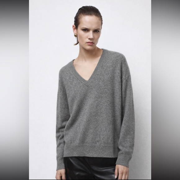 Zara Sweaters - Zara v neck cashmere sweater grey